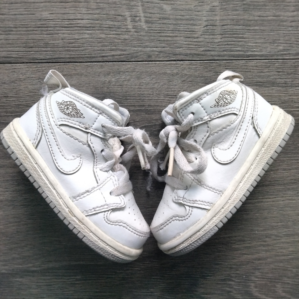 Nike Air Jordan 1 Retro Mid White Wolf Grey Sneakers Size 4C 2015 Lace Up Shoes